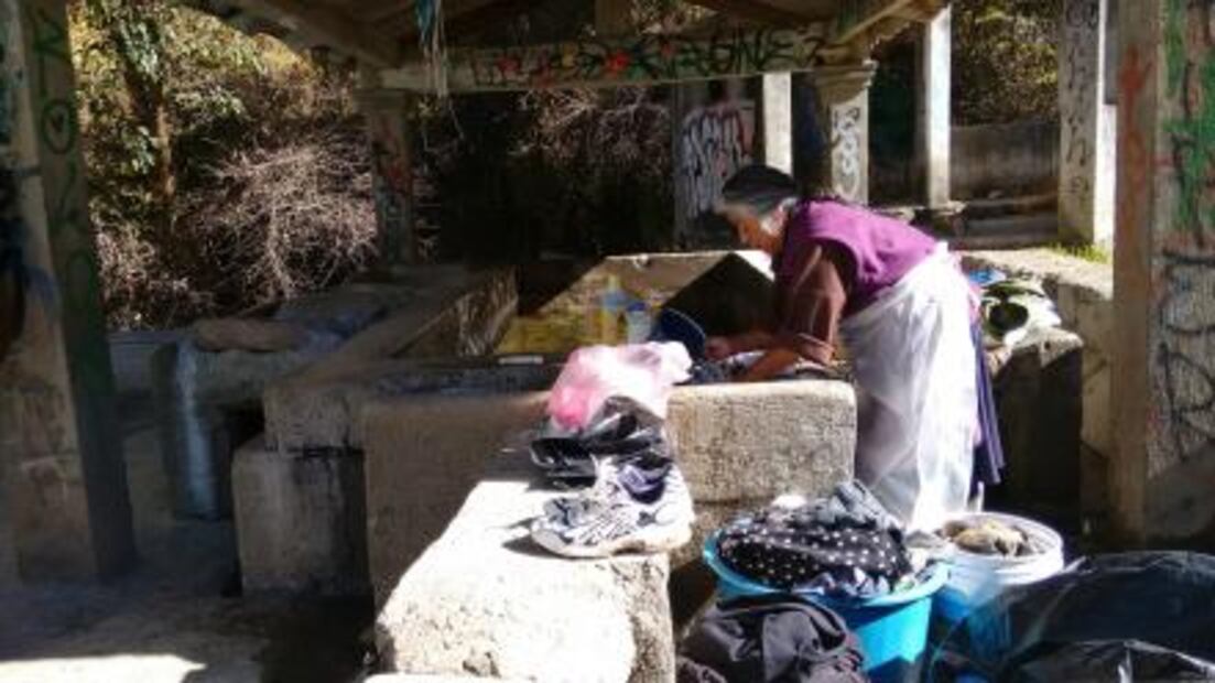 Antes lavaban ropa en ríos; hoy, en lavaderos