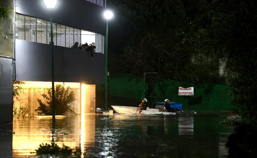 "Nada más llueve y ya nos da miedo"; vecinos de Huixquilucan denuncian inundaciones recurrentes tras desbordamiento. Foto: Valente Rosas