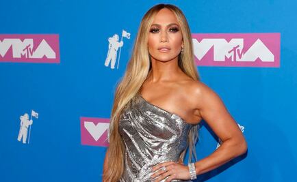 Jennifer Lopez impacta con foto semidesnuda 