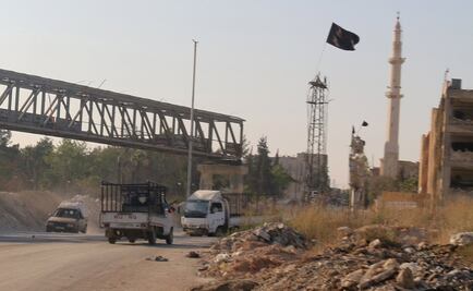 EI crucifica a niño cristiano y a su padre en Siria