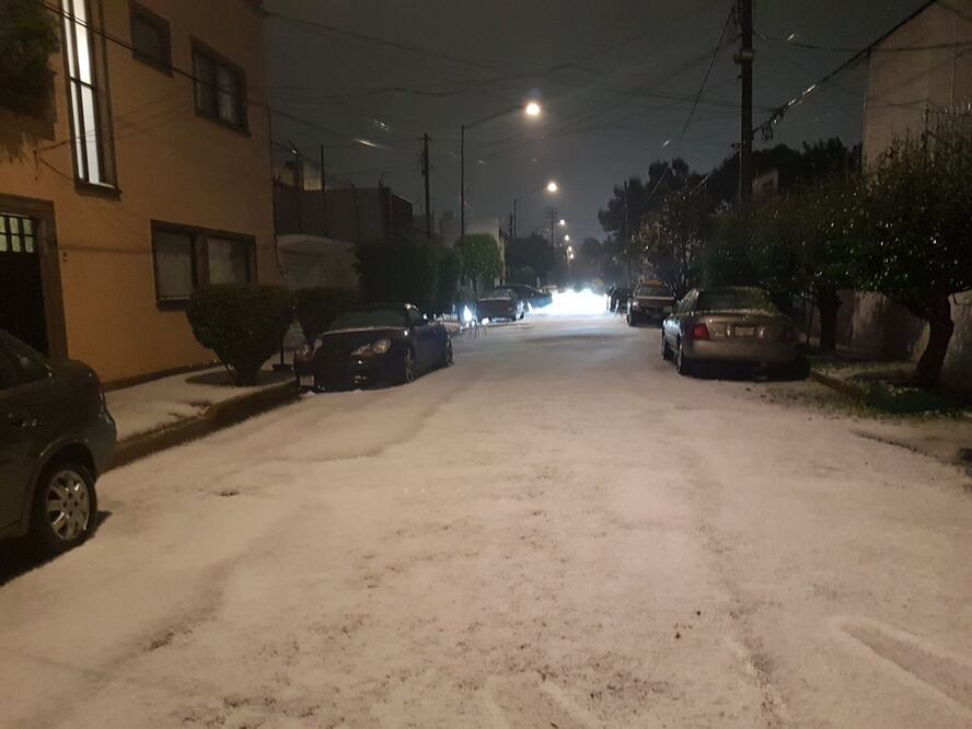 Granizo en la colonia Banjidal, delegación Iztapalapa (Foto: David Gaxiola)
