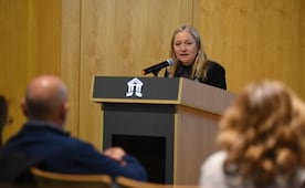 Embajada de Francia declara persona non grata a vicegobernadora argentina; condena comentario sobre su selección