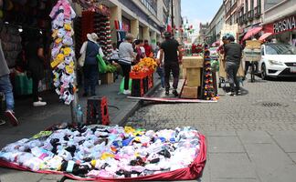 Acuerdos con comerciantes para liberar calles del Centro Histórico se verán tras concluir Día de Reyes, adelanta Cravioto