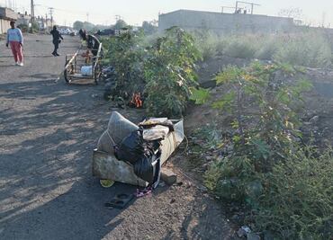 Vecinos de Los Reyes La Paz linchan a hombre que tiró un estante metálico con un cadáver dentro