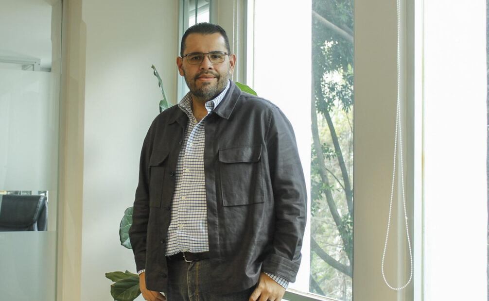 En 2006, Xiuh Tenorio fue pionero en introducir el tema de gordofobia en la agenda política de México, tras ser señalado por su físico en lugar de su trayectoria profesional. | FOTO: Fernanda Zamora