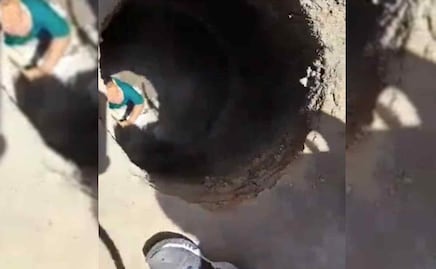 VIDEO: Cae niño en coladera en pleno Centro Histórico de Puebla
