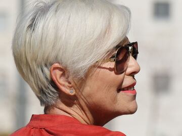 La fruta que deben incorporar a su dieta las mujeres en etapa menopáusica para cuidar la microbiota intestinal y la salud de sus huesos