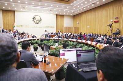 ...Y 125 servidores ganarían más que López Obrador