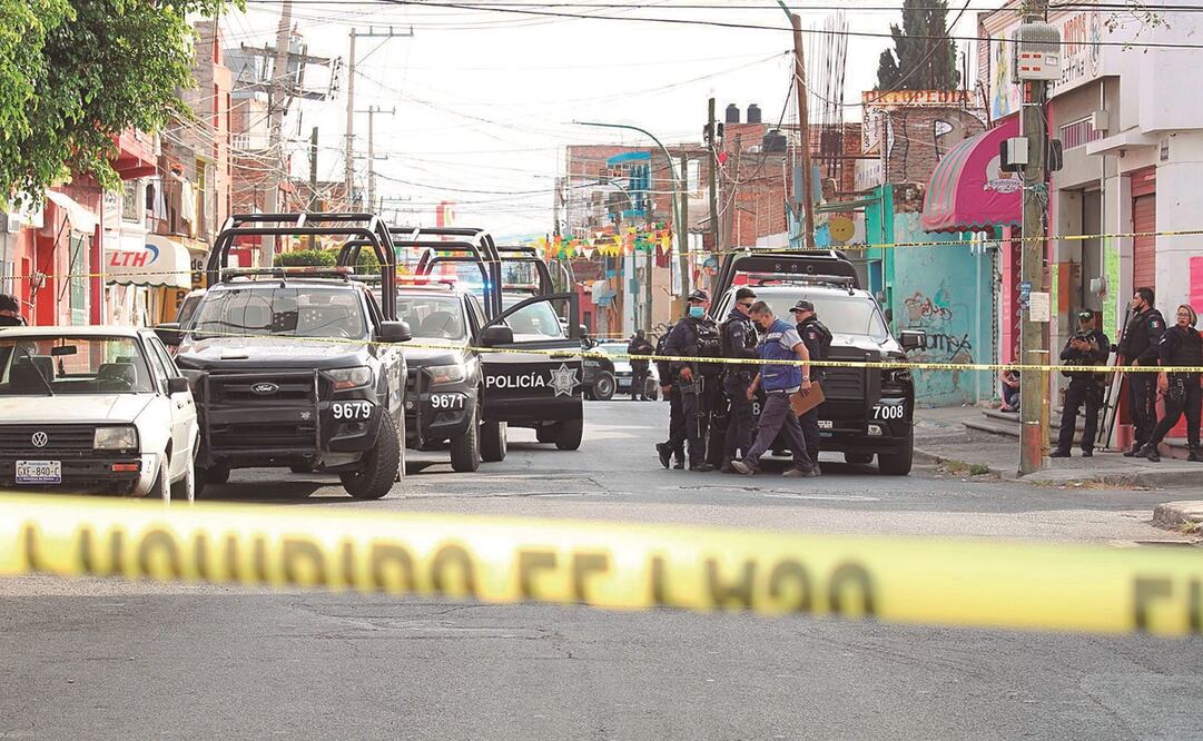Eusebio Calvillo fue asesinado en un local de venta de carne y pollo, en la calle Ignacio Allende. Foto: Diego Costa. CUARTOSCURO