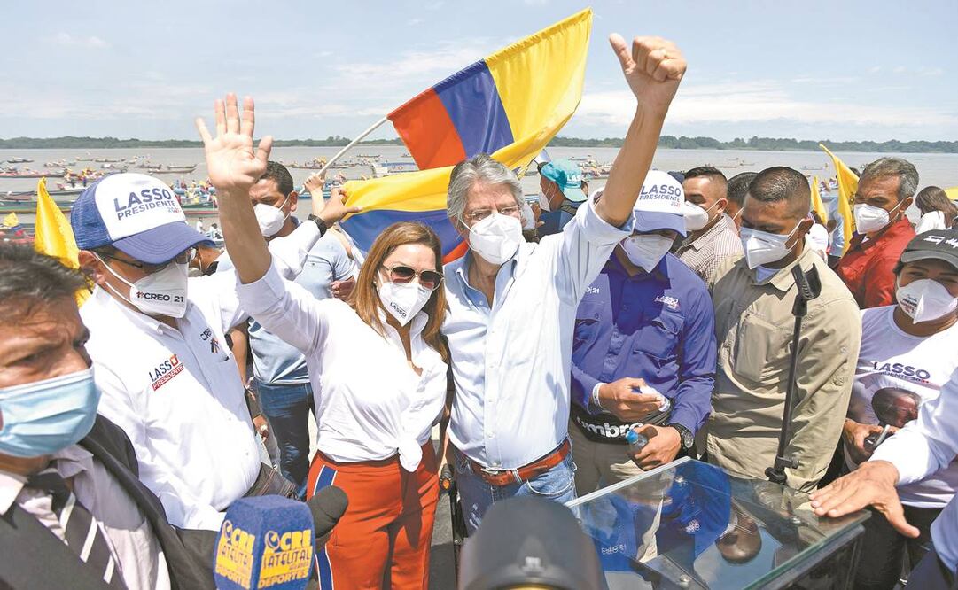 El candidato conservador Guillermo Lasso cerró su campaña electoral en el malecón 2000, en Guayaquil, el 8 de abril. Foto: Mauricio Torres/ EFE.