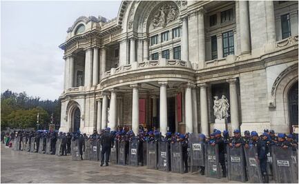 Implementan operativo en el Palacio de Bellas Artes para evitar que ambulantes se instalen en la explanada