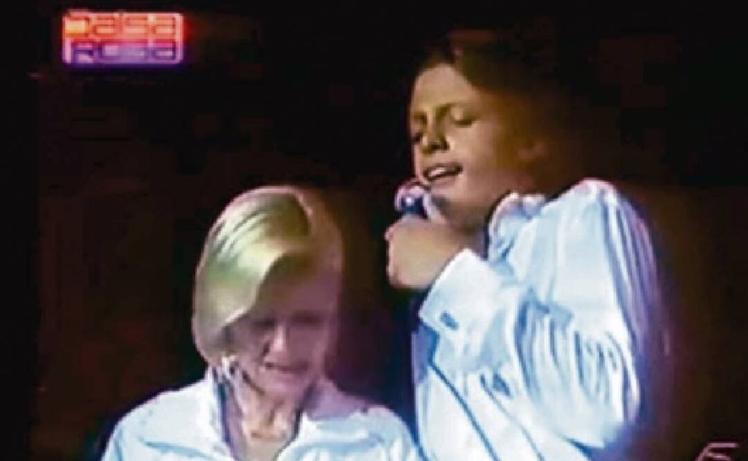 Pocas veces Luis Miguel fue captado con su mamá, Marcela Basteri Foto: Tomada de video