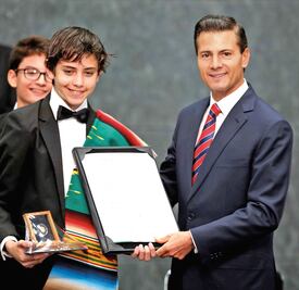 Llama EPN a jóvenes a ser críticos y creativos 