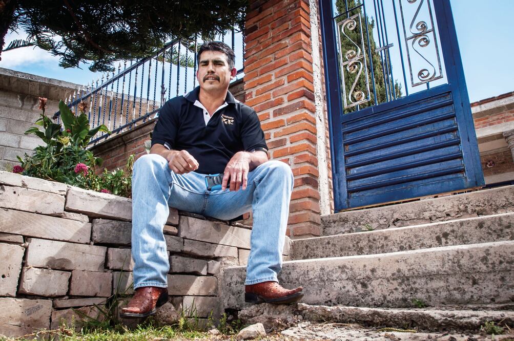 En 20 años de ir y venir de EU, Efraín Cabrera, originario de Huimilpan, Querétaro, fue detenido cuatro veces. Ahora está de vuelta en su tierra (RICARDO LUGO. EL UNIVERSAL)