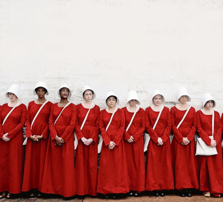 The handmaid’s tale, de la plataforma Hulu, fue la sorpresa de este año (FOTOS: HULU, AMAZON Y NETFLIX)