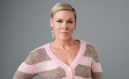 Fan de Pink lanza cenizas de su mamá al escenario en concierto y su reacción se viraliza 