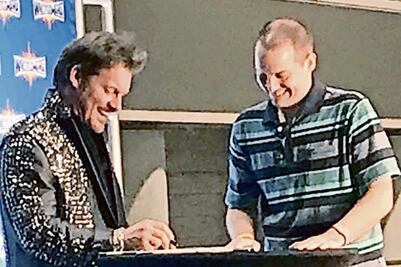 Gozan como chiquillos al gastar como adultos