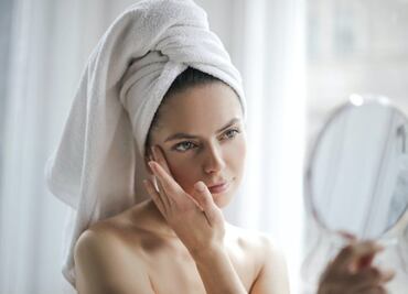 Conoce los beneficios de usar hielo en la cara para tener una piel de porcelana