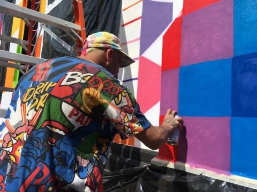 Okuda San Miguel inaugura su inmersivo mundo de ensueño en el Frontón México