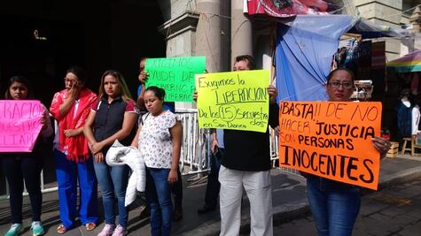 Protestan veracruzanos por retención de 15 personas en Ocotepec, Oaxaca; cumplen 6 días