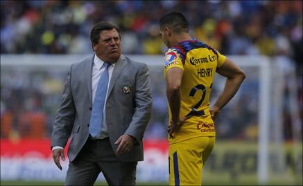 Herrera no ve preocupación por el aumento que pidió Henry Martín