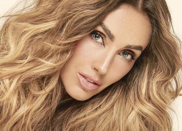 Anahí regresa la tendencia de mostrar la ropa interior