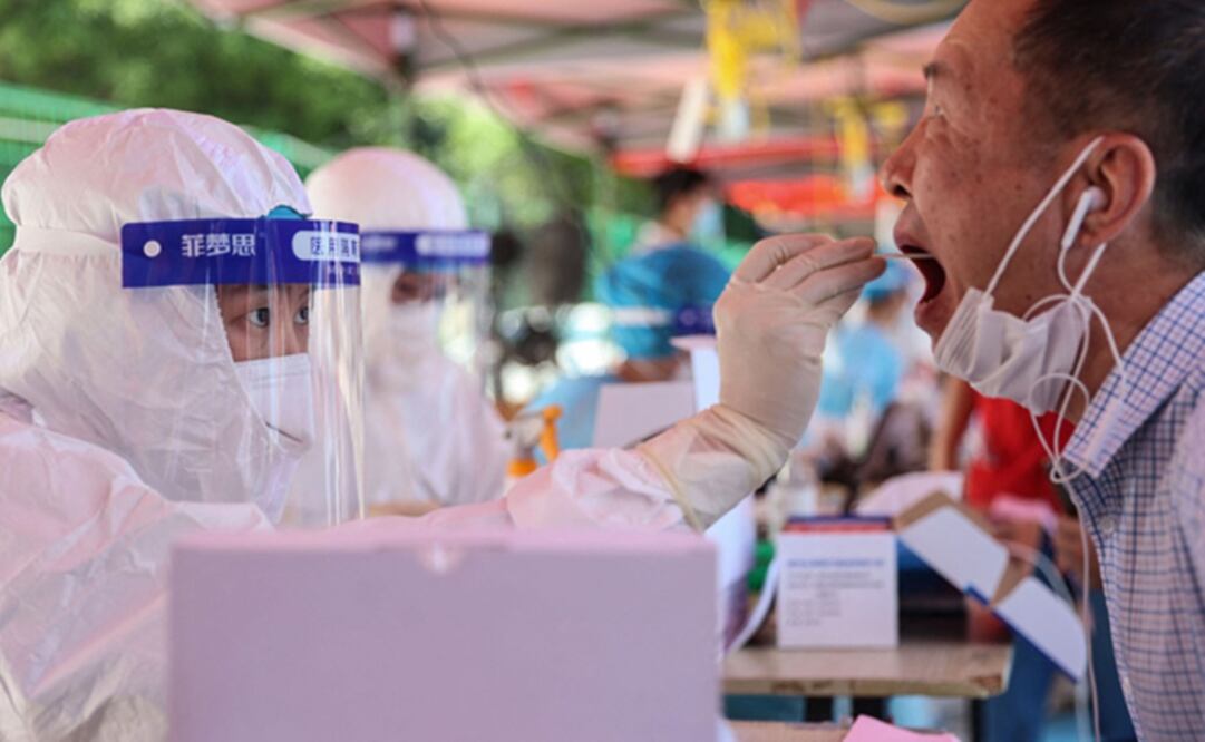 China lleva más de tres meses lidiando con rebrotes de la variante ómicron del coronavirus. Foto: AFP