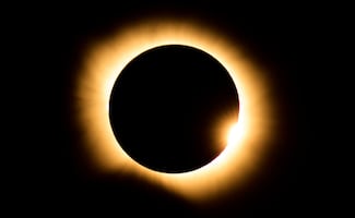 FOTOS: Eclipse solar cautiva a miles de personas en España y otros países; así se vivió el fenómeno natural