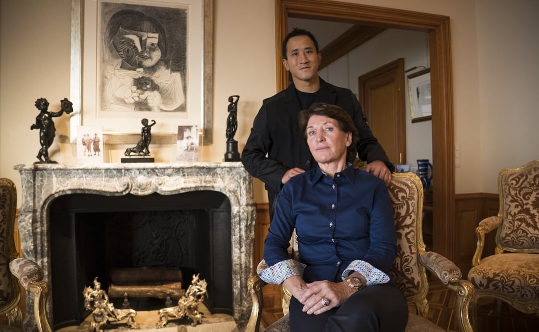 Marina Picasso, nieta de Picasso, y su hijo Florian. Foto: AP Photo/Boris Heger