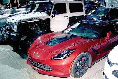 Arranca subasta de vehículos oficiales en Santa Lucía 