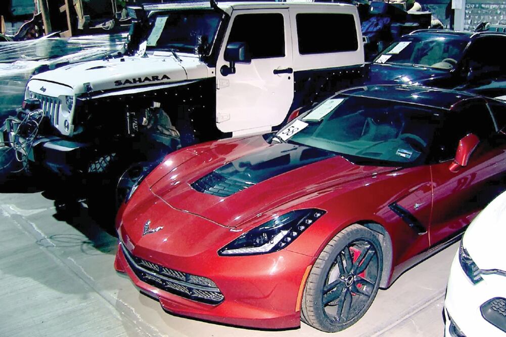 El Servicio de Administración y Enajenación de Bienes (SAE) informó que son 218 vehículos incautados a la delincuencia los que se ofertan en la subasta, a la cual se han inscrito 548 personas. Foto: TOMADA DE VIDEO