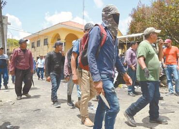 Simpatizantes de autodefensas "El Machete" ingresan a cabecera municipal de Pantelhó, Chiapas; permanecerán por tiempo indefinido