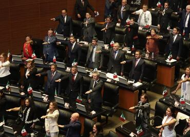 Javier Corral rinde protesta como senador, ya con fuero y ante nueva orden de aprehensión