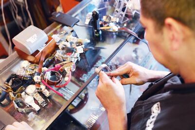 CDMX subasta relojes para la reconstrucción