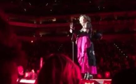 Madonna no puede contener las lágrimas en el escenario