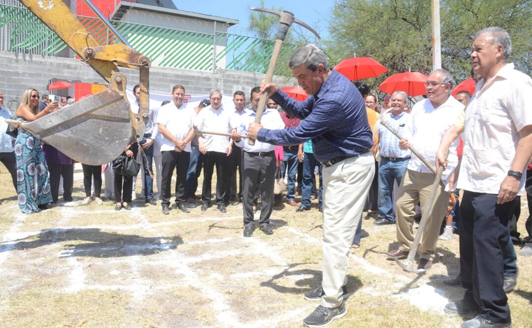 Manuel González Flores, secretario General de Gobierno, asiste a colocación de la primera piedra de la Escuela de Medicina. Foto: Emilio Vasquez / EL UNIVERSAL