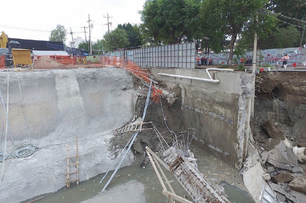 Protección Civil informó que la Calle 4 estará cerrada hasta que la empresa constructora concluya las obras de mitigación de riesgos, pues podría ocurrir un nuevo deslizamiento de material (PROTECCIÓN CIVIL DE LA CDMX)