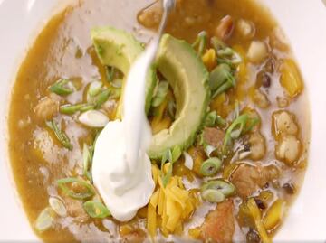 Esto lleva el pozole que se volvió viral de la chef Ina Garten