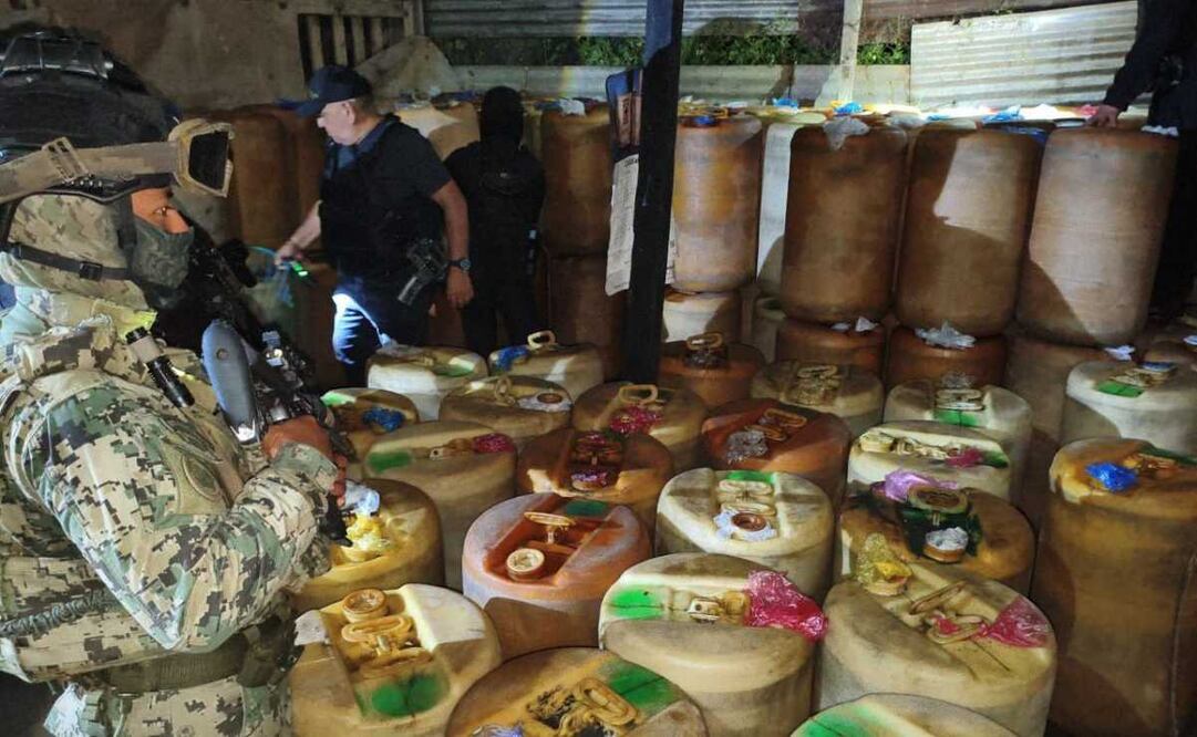 Marina asegura 5 mil 500 litros de huachicol en Chiapas. Foto: Especial