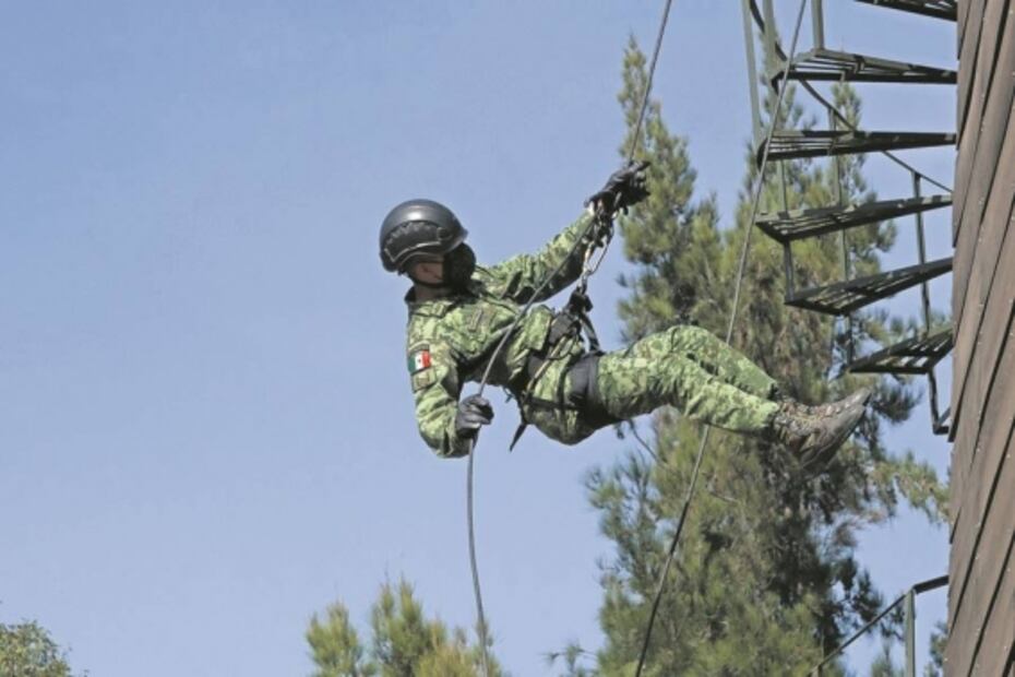 Curso militar para proteger y rescatar