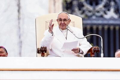 Papa exhorta a ayudar a pobres y a migrantes