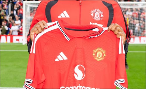 Manchester United pone la mira en estrella mexicana antes del cierre del mercado