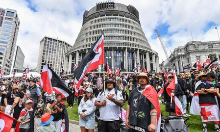 ¡Haka! Miles de maoríes protestan por sus derechos frente al Parlamento de Nueva Zelanda; piden no modificar Tratado de Waitangi