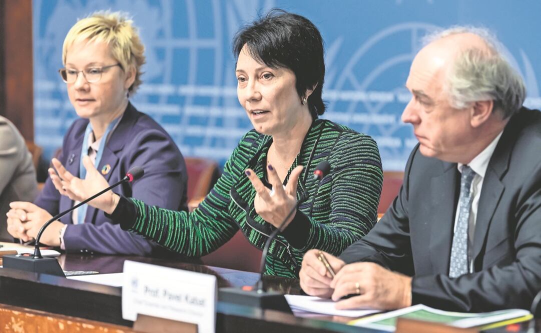 Expertos de la Organización Meteorológica Mundial (OMM) ayer en Ginebra, al presentar su informe sobre concentración de gases efecto invernadero. Foto: MARTIAL TREZZINI. AP