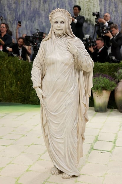 Heidi Klum se convirtió en una estatua viviente. Foto: AFP