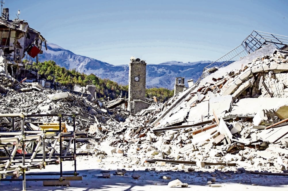 El 30 de octubre de 2016 un sismo de 6.6 grados destruyó el pueblo de Amatrice, en el centro de Italia, dejando decenas de muertos. (ARCHIVO. AP)