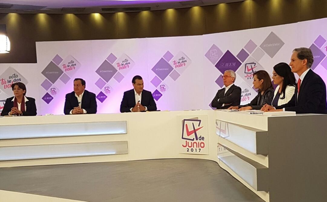 De izquierda a derecha, Delfina Gómez, de Morena; Óscar González, del PT; Juan Zepeda, del PRD; Javier Solórzano, moderador; Josefina Vázquez Mota, del PAN; Teresa Castell, independiente, y Alfredo del Mazo, del PRI. (IEEM)