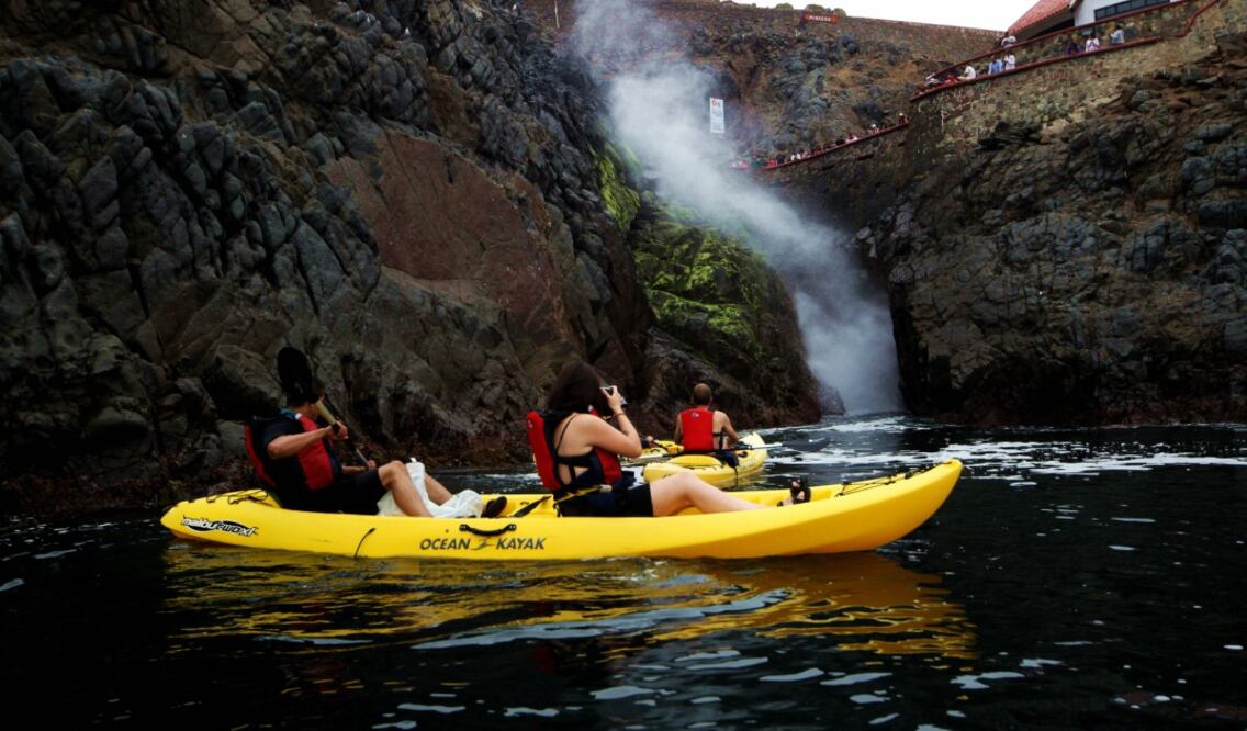Puedes observar La Bufadora desde un kayak. (Foto: Cortesía Secture)