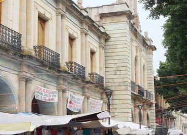 Un palacio infestado por corrupción y ambulantaje