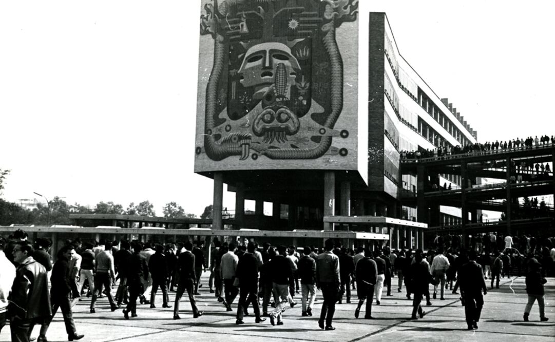 On March 22, 1954, at the University Council Chamber in the Rectory Tower, president Adolfo Ruiz Cortines led the inauguration ceremony - Photo: Samudio Ruiz/EL UNIVERSAL